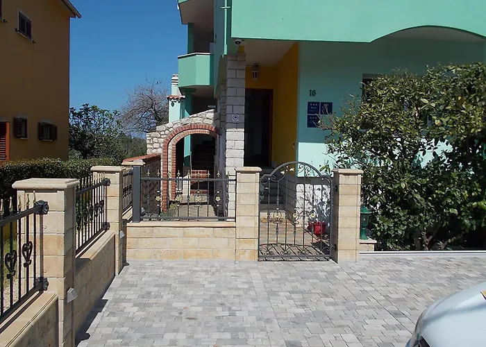 Lux Villa Apartments Benak